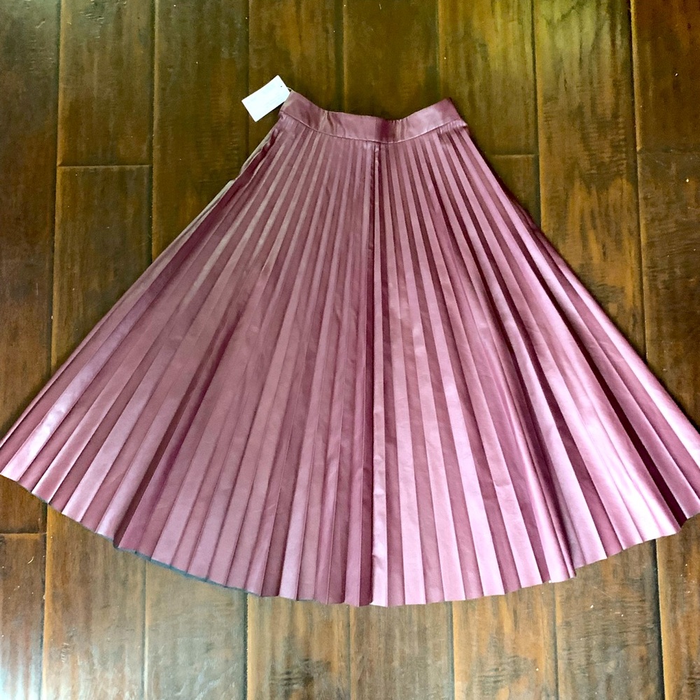 Women INTERMIX Skirt with side slit. Zipper in the back of skirt. New with tags.